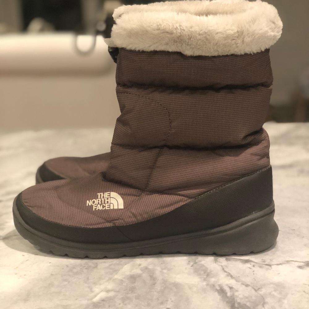 North Face women’s snow boots, size 10